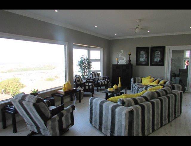 3 BEDROOM TOWNHOUSE FOR SALE IN SHELLY BEACH